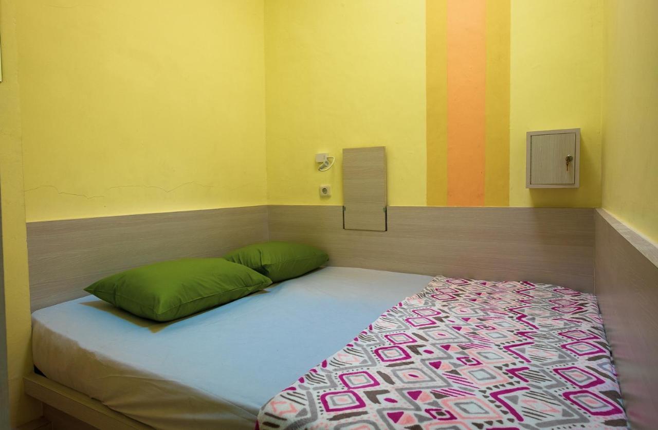Albergue Mel'S Dorm Yakarta Exterior foto