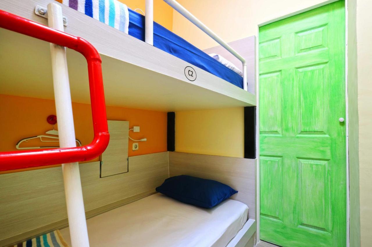 Albergue Mel'S Dorm Yakarta Exterior foto