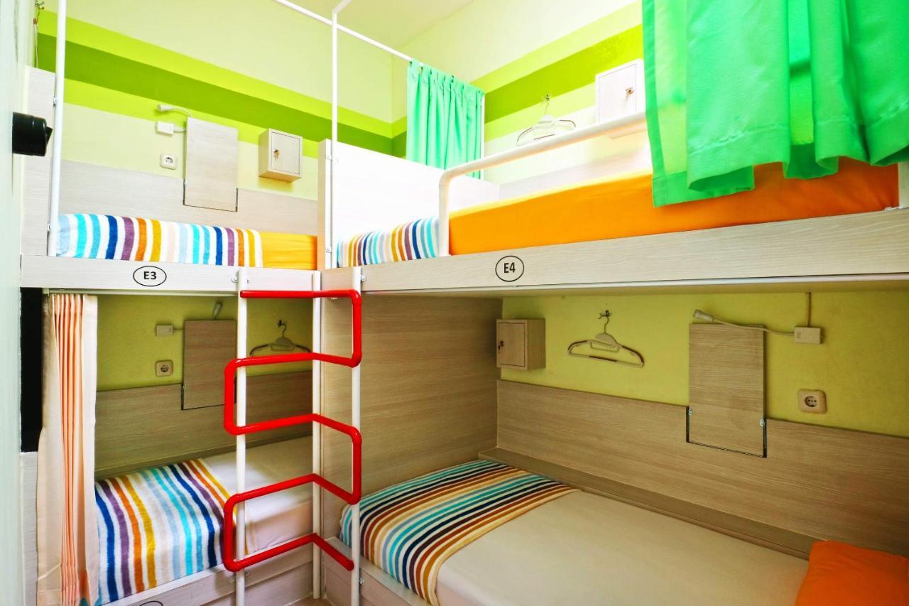 Albergue Mel'S Dorm Yakarta Exterior foto