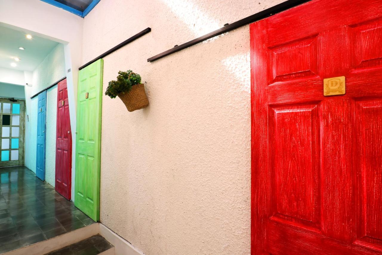 Albergue Mel'S Dorm Yakarta Exterior foto
