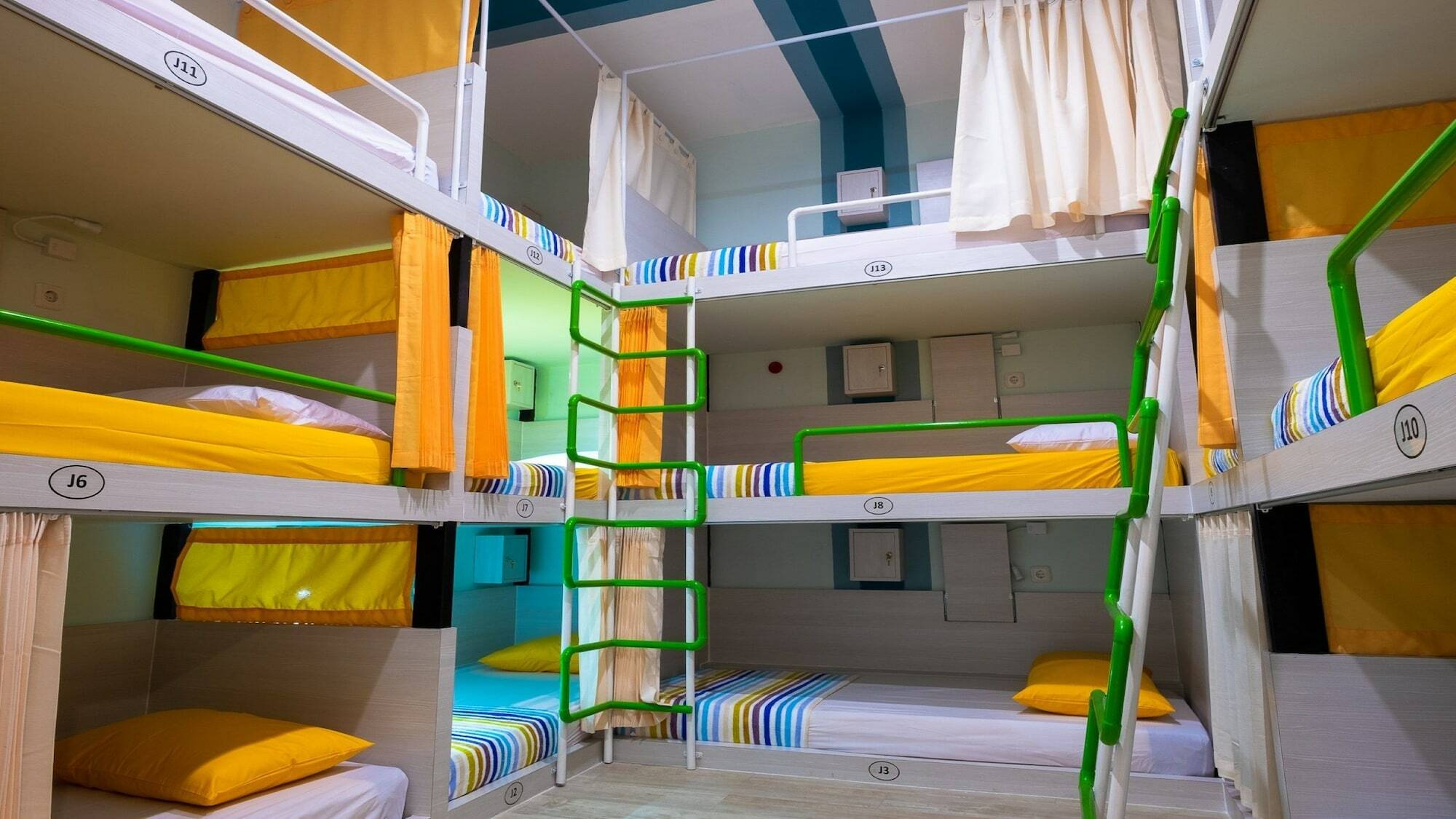 Albergue Mel'S Dorm Yakarta Exterior foto